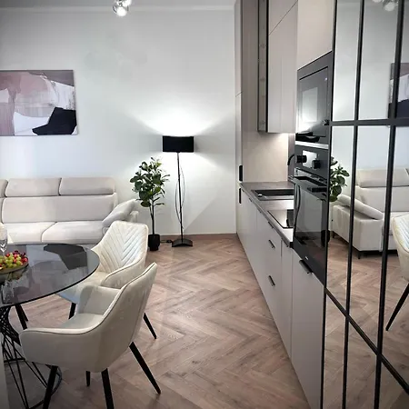 Apartament White Glove Deluxe Lesna Apartment *