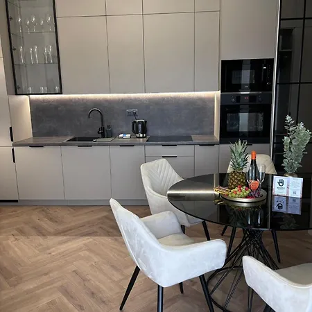 Apartment Apartament White Glove Deluxe Lesna *